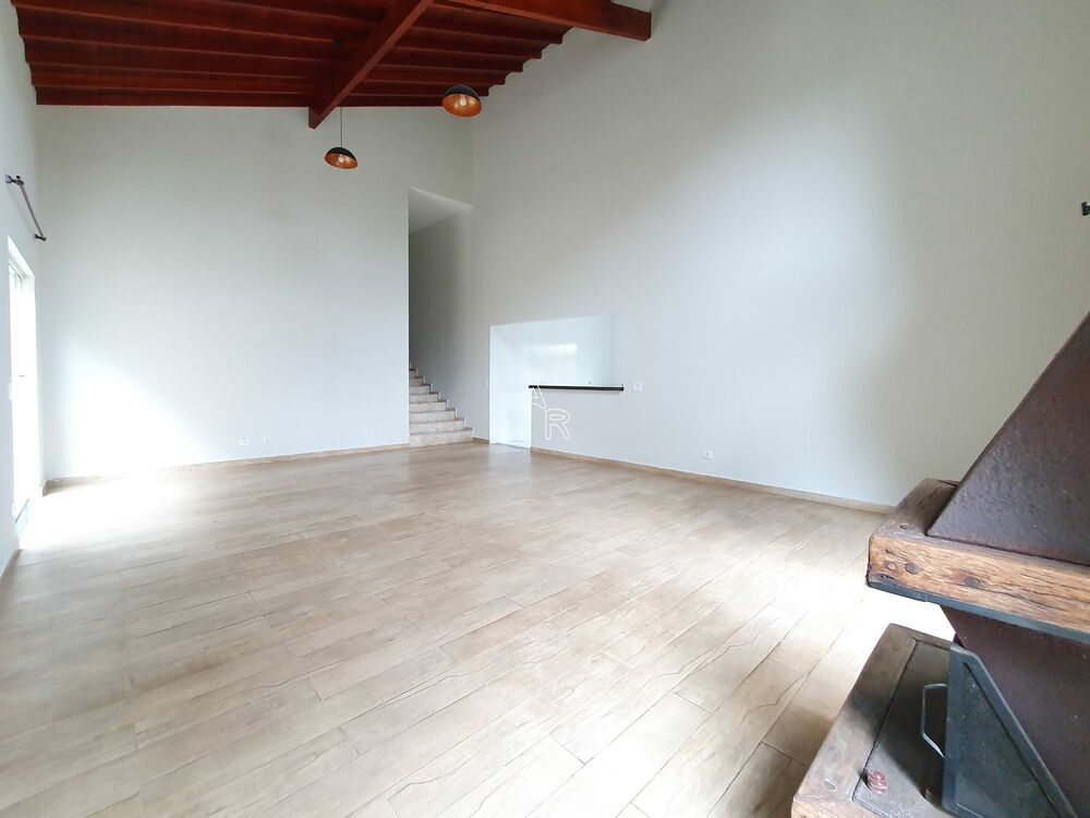 Casa de Condomínio à venda e aluguel com 3 quartos, 200m² - Foto 1