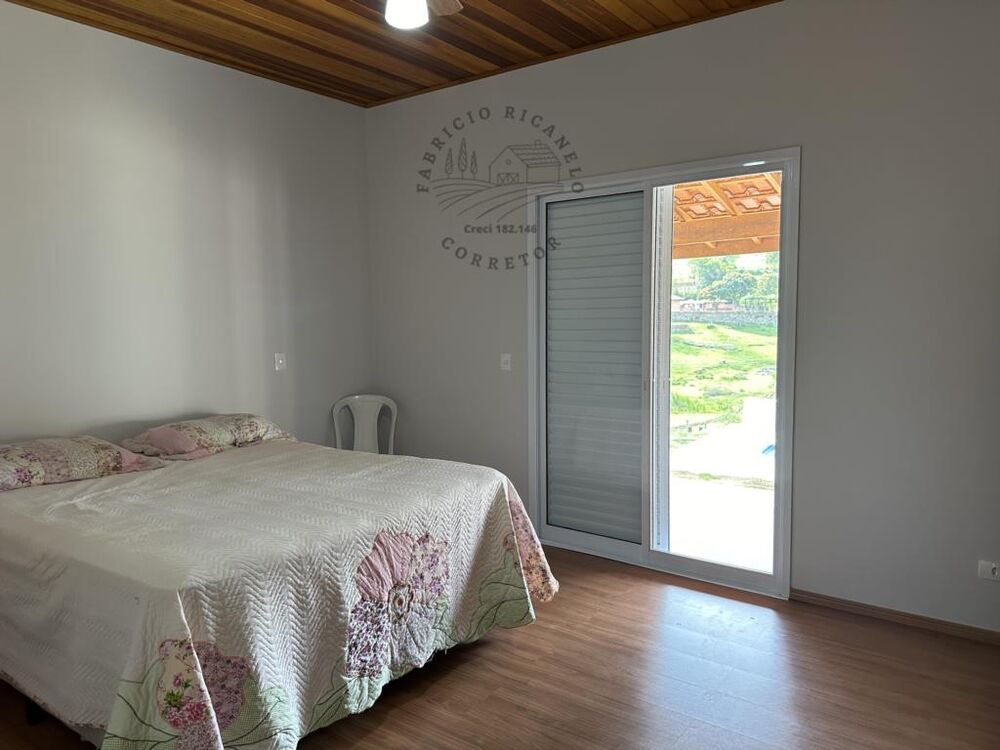 Chácara, 3 quartos, 1567 m² - Foto 1