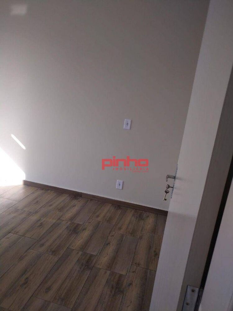 Casa para alugar com 3 quartos, 90m² - Foto 1