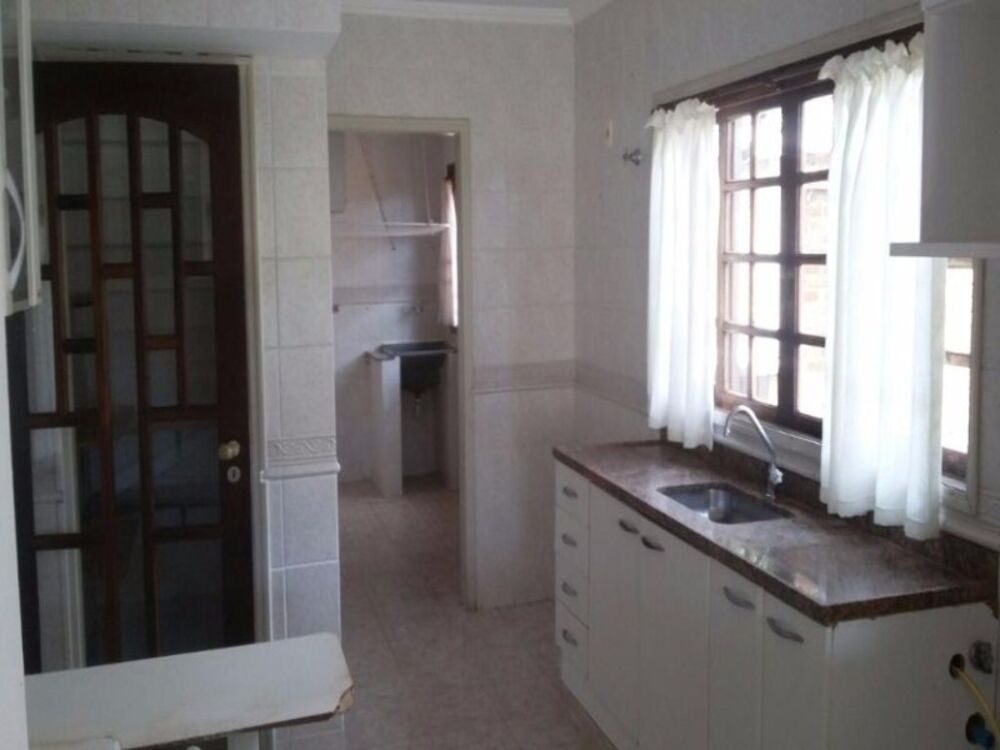 Sobrado à venda com 2 quartos, 300m² - Foto 3