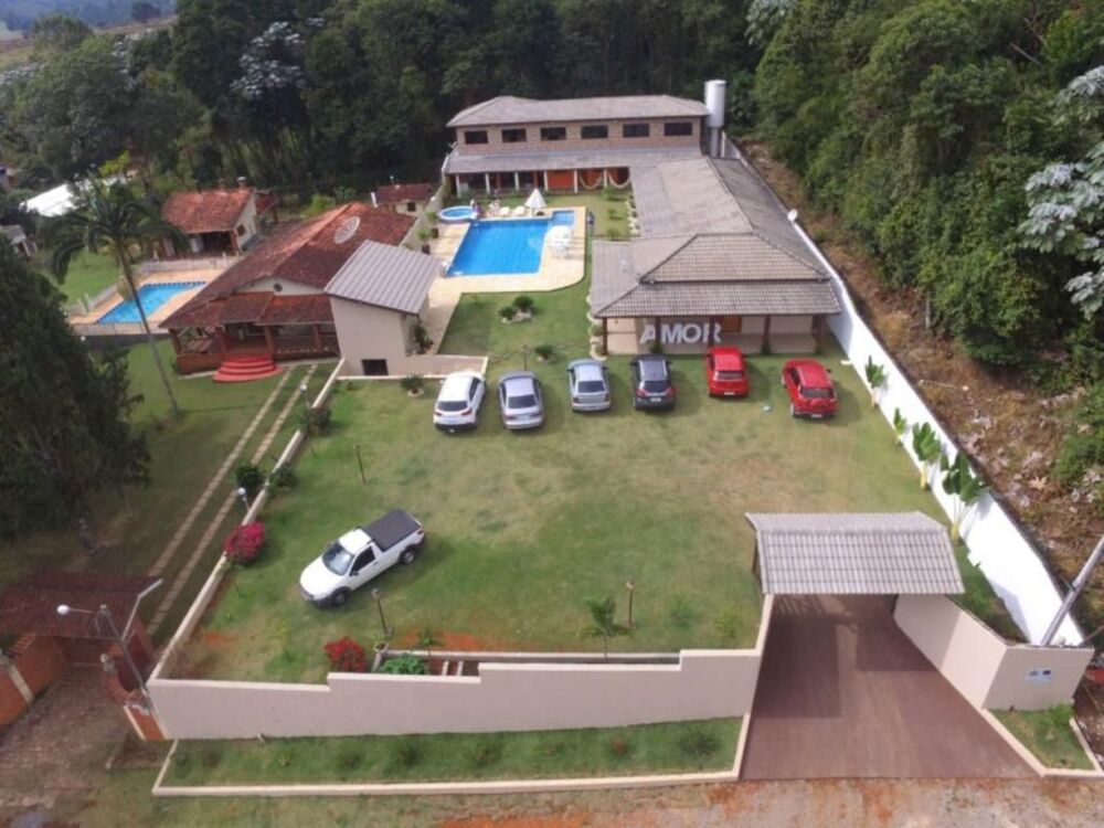 Chácara, 8 quartos, 1500 m² - Foto 1