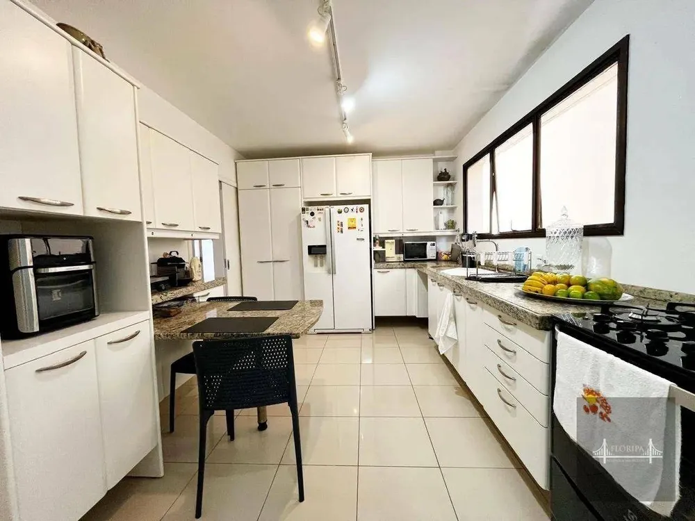 Apartamento, 3 quartos, 230 m² - Foto 2