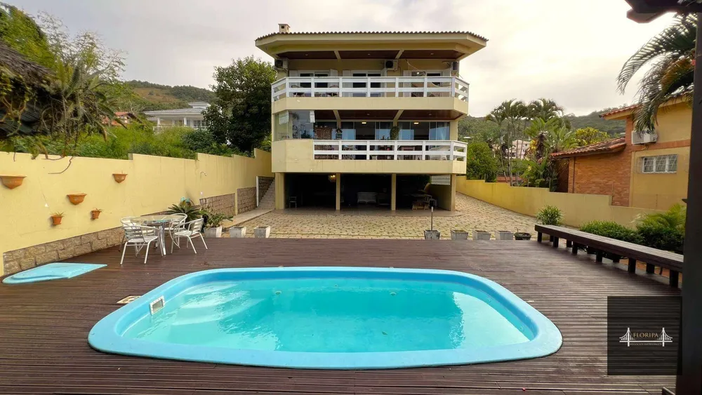 Casa, 4 quartos, 325 m² - Foto 1