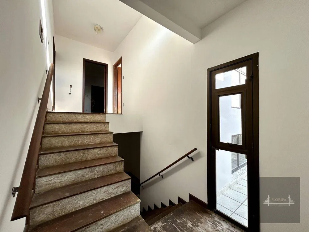 Casa, 7 quartos, 331 m² - Foto 3
