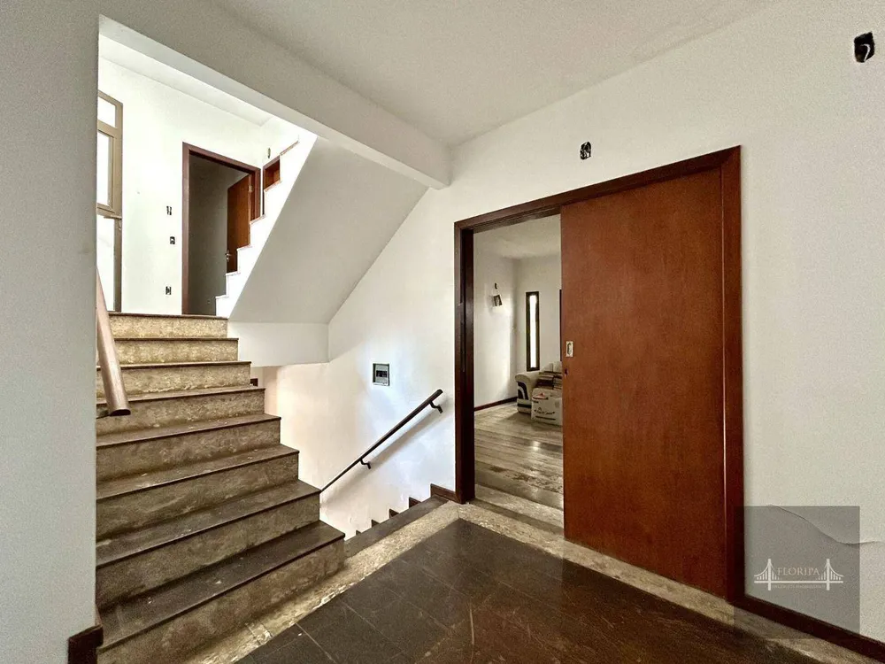 Casa, 7 quartos, 331 m² - Foto 4