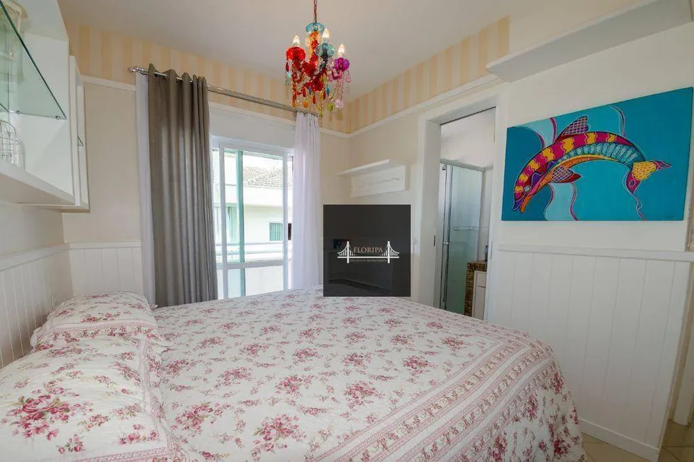 Cobertura, 3 quartos, 226 m² - Foto 4