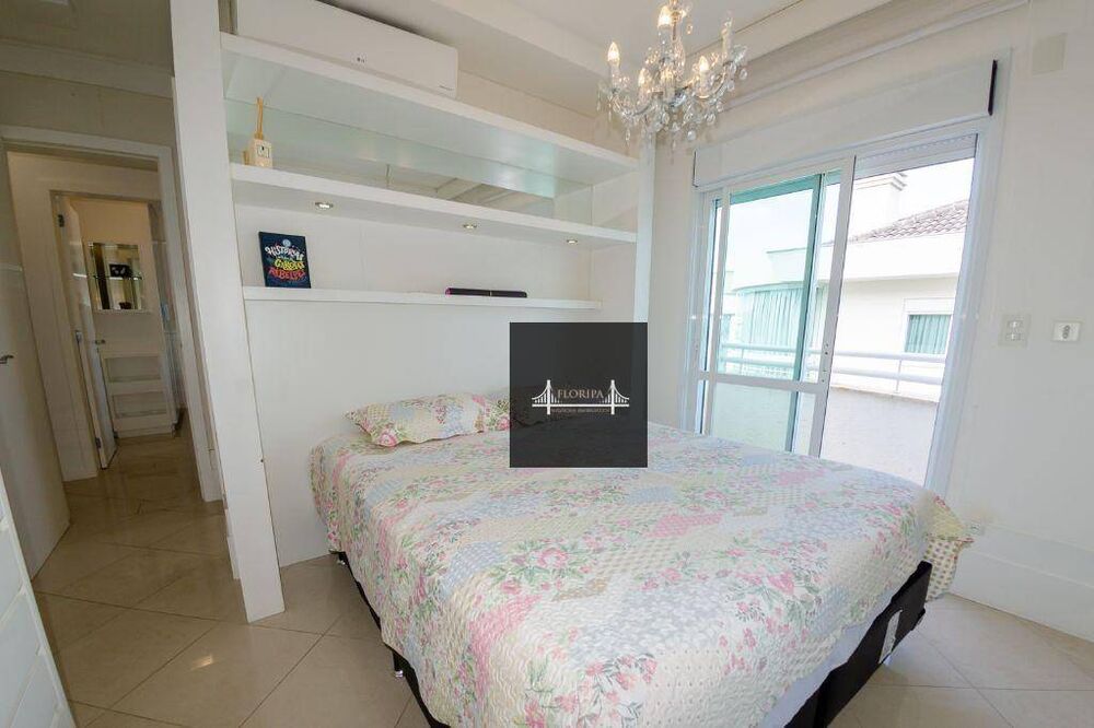 Cobertura, 3 quartos, 226 m² - Foto 2