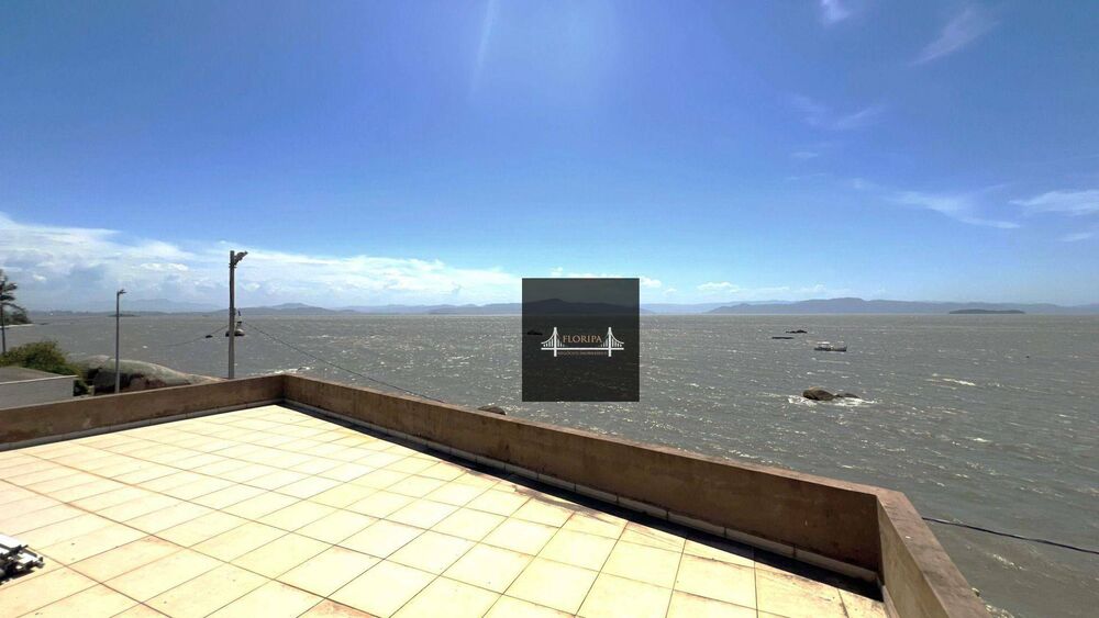 Casa à venda com 7 quartos, 235m² - Foto 2