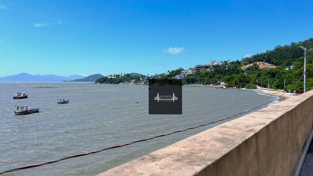 Casa à venda com 7 quartos, 235m² - Foto 1