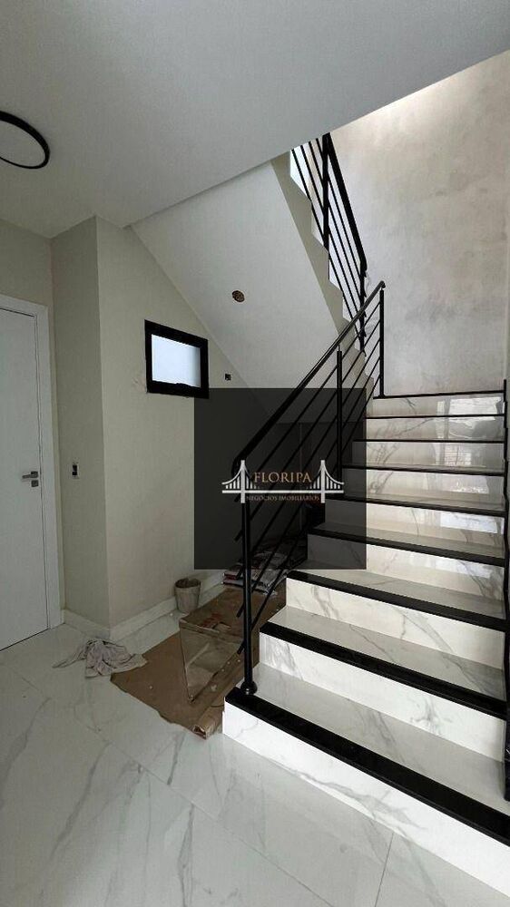 Casa, 3 quartos, 251 m² - Foto 1