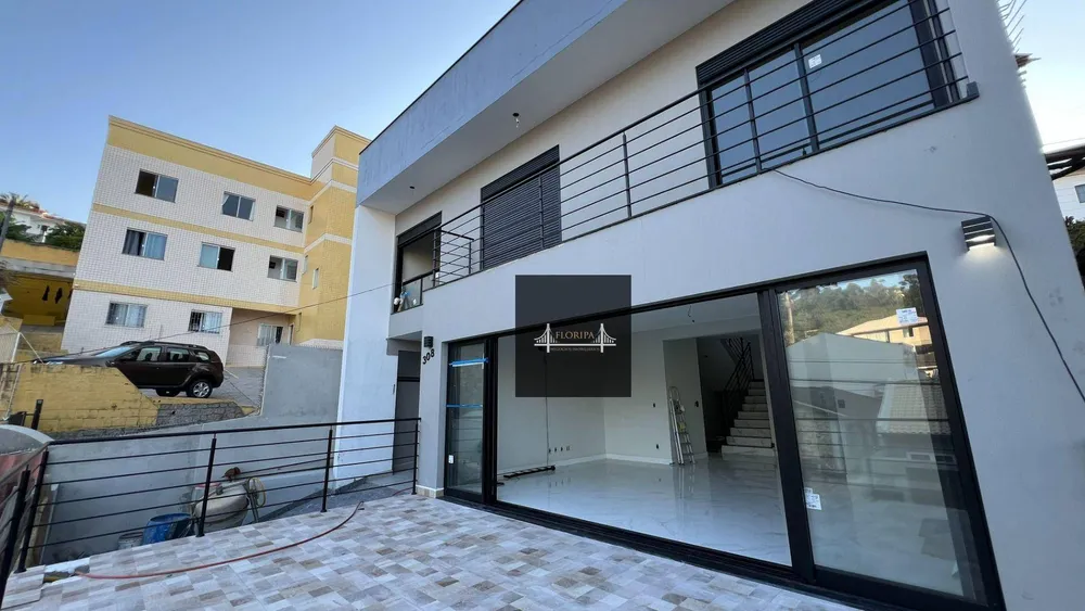 Casa, 3 quartos, 251 m² - Foto 1