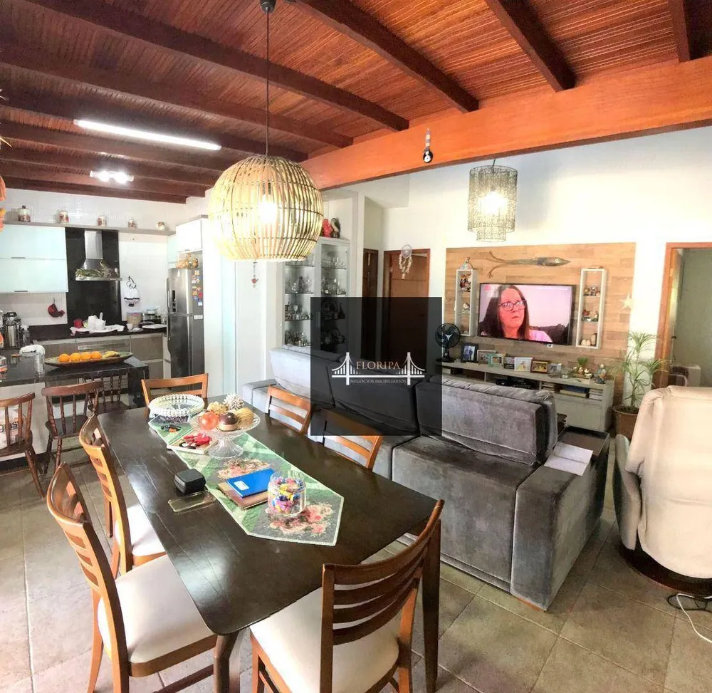 Casa, 3 quartos, 261 m² - Foto 3