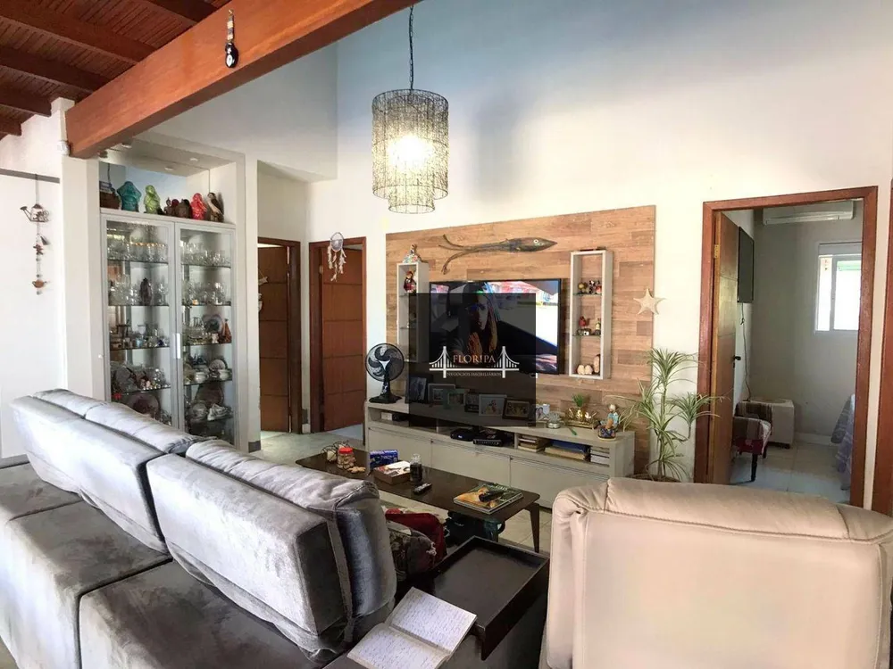 Casa, 3 quartos, 261 m² - Foto 1