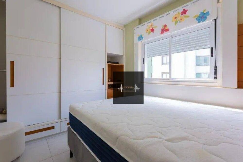 Apartamento à venda com 3 quartos, 145m² - Foto 2
