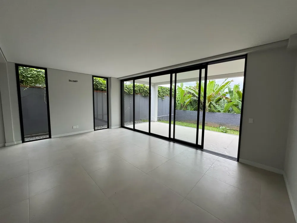 Casa, 4 quartos, 218 m² - Foto 2