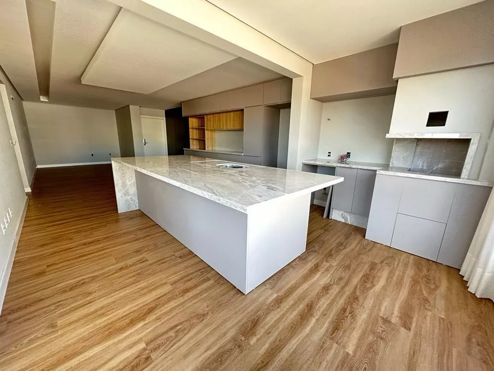 Apartamento à venda com 3 quartos, 124m² - Foto 1