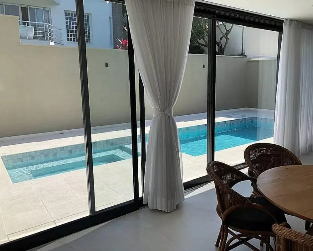 Casa de Condomínio à venda com 5 quartos, 548m² - Foto 1