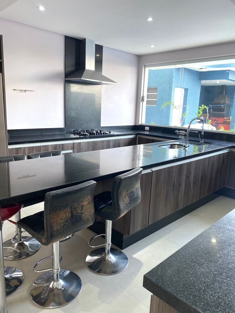 Casa de Condomínio à venda e aluguel com 6 quartos, 465m² - Foto 2