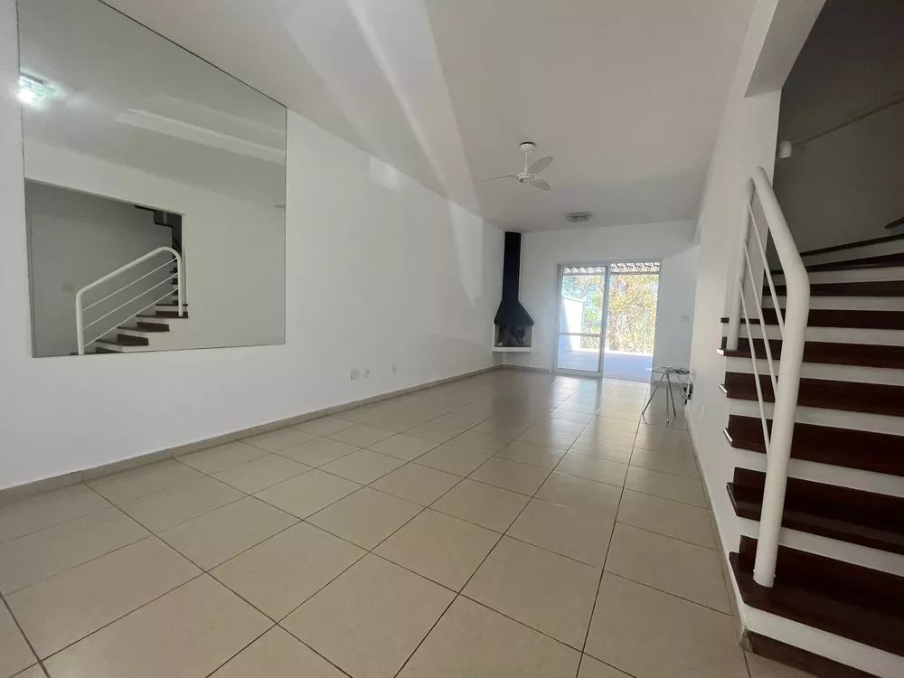 Casa de Condomínio à venda com 3 quartos, 224m² - Foto 1