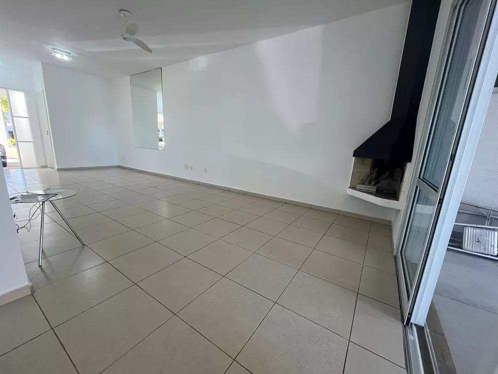 Casa de Condomínio à venda com 3 quartos, 224m² - Foto 4