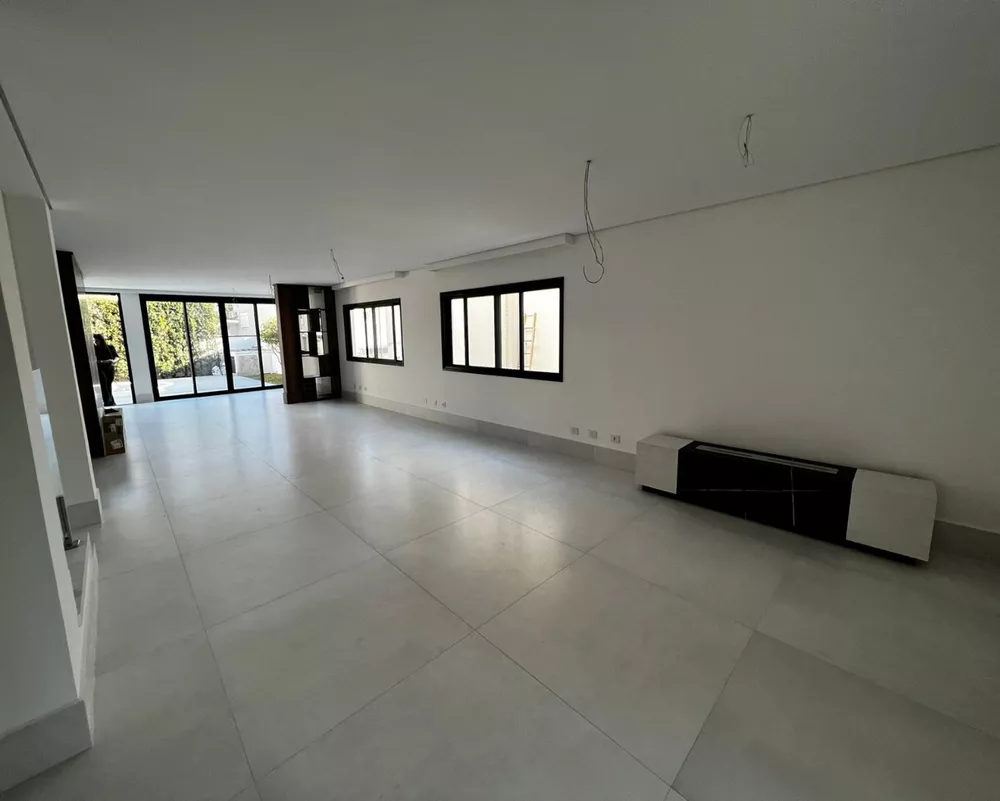 Casa de Condomínio à venda com 4 quartos, 435m² - Foto 3