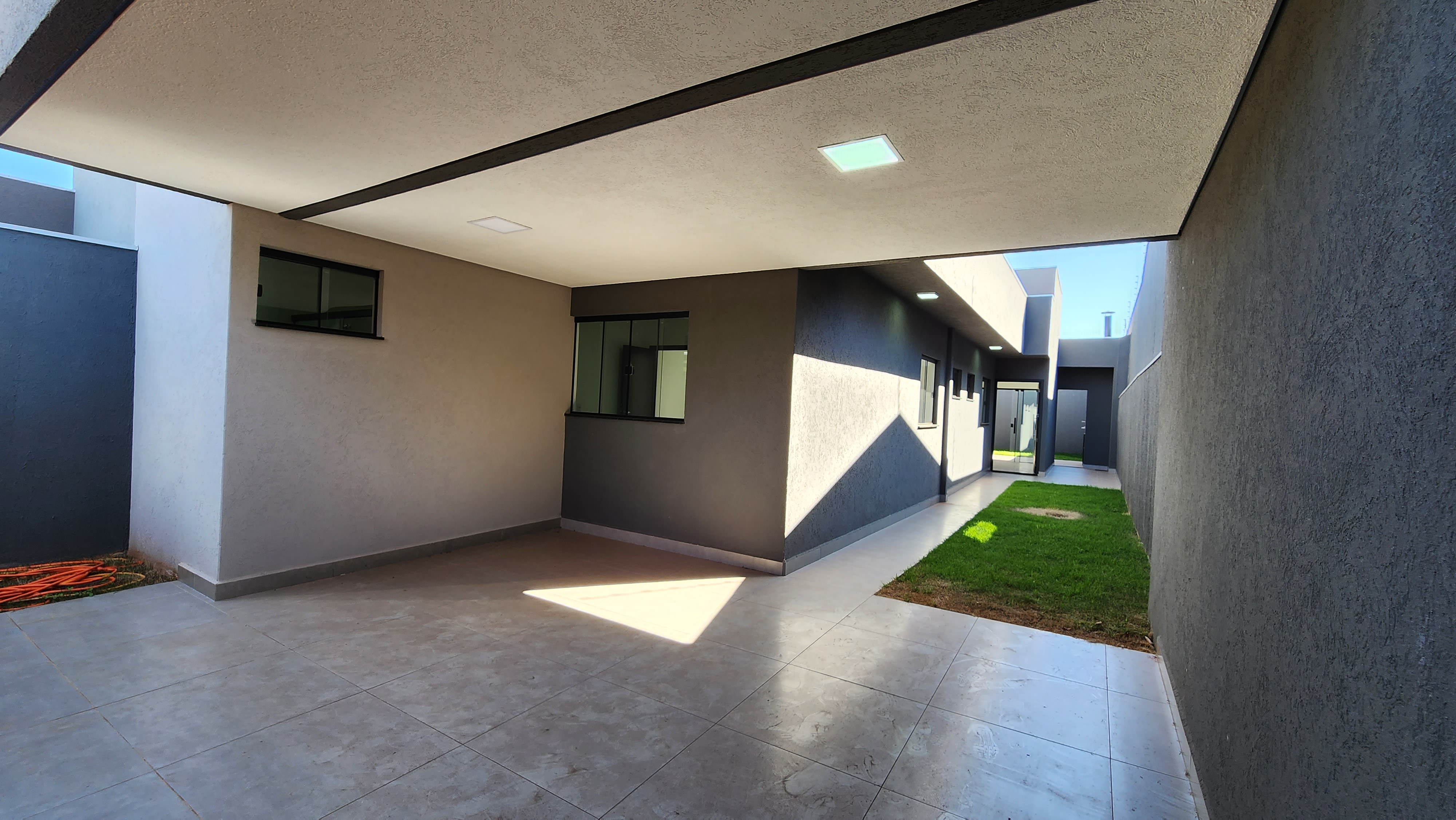 Casa à venda com 3 quartos, 110m² - Foto 1