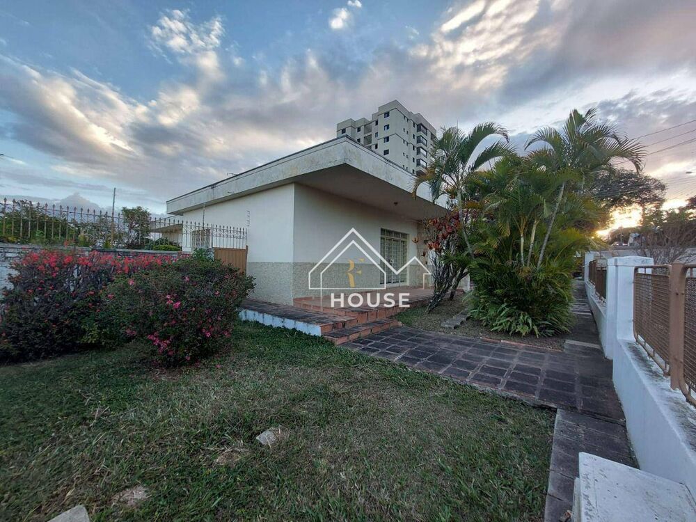 Casa, 3 quartos, 269 m² - Foto 1