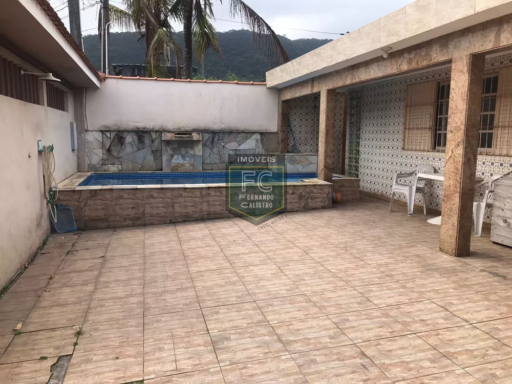 Casa à venda com 3 quartos, 250m² - Foto 1