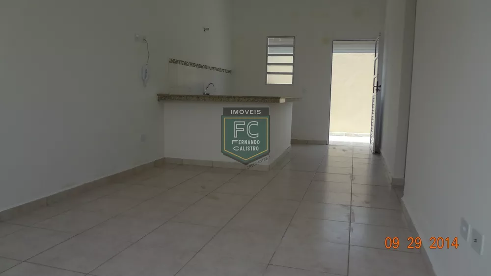 Casa à venda com 2 quartos, 60m² - Foto 4