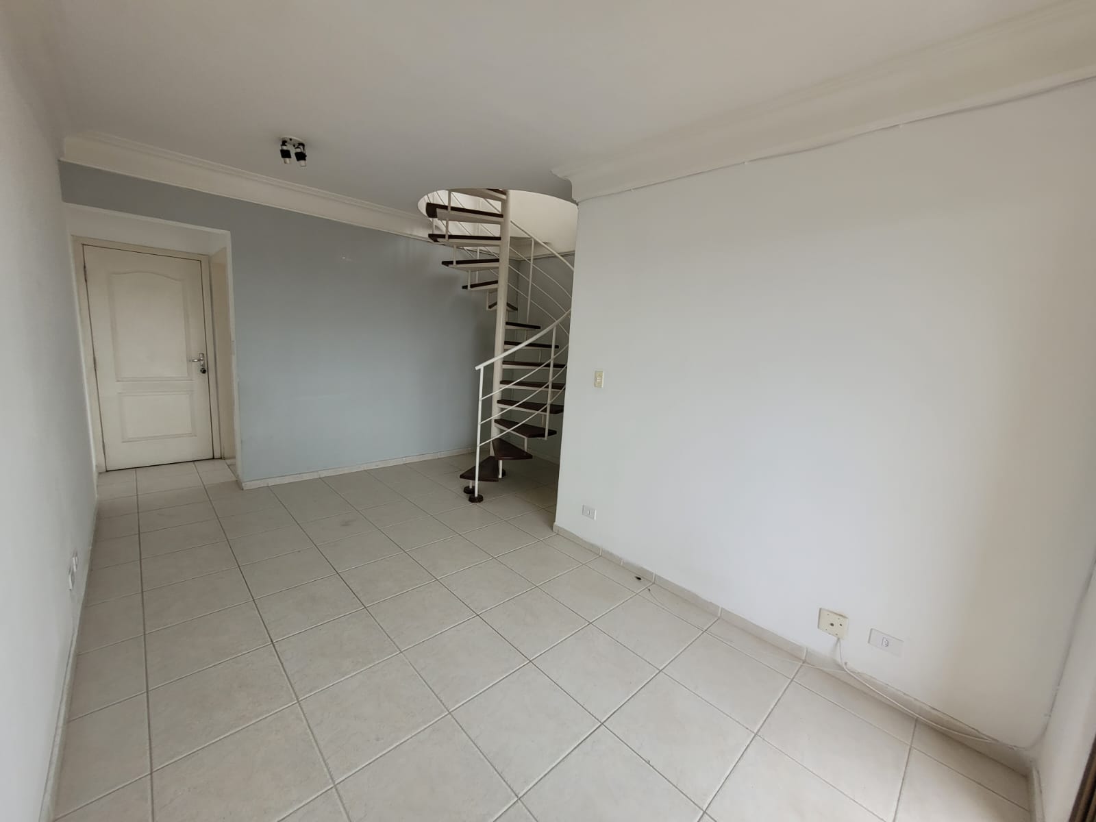 Apartamento à venda com 4 quartos, 148m² - Foto 2