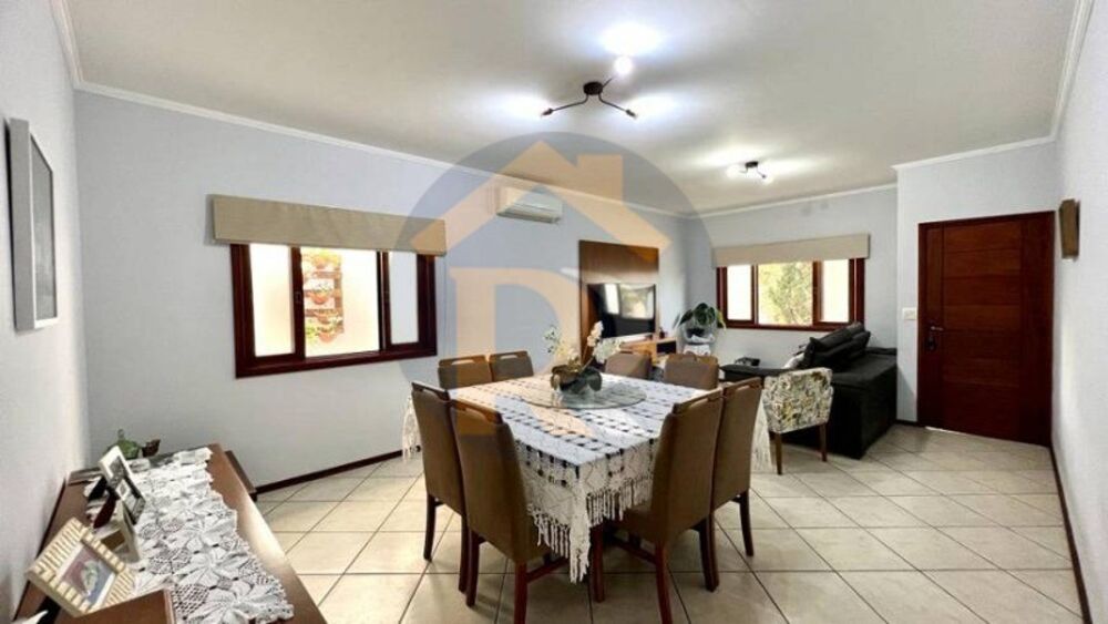 Casa à venda com 3 quartos - Foto 1