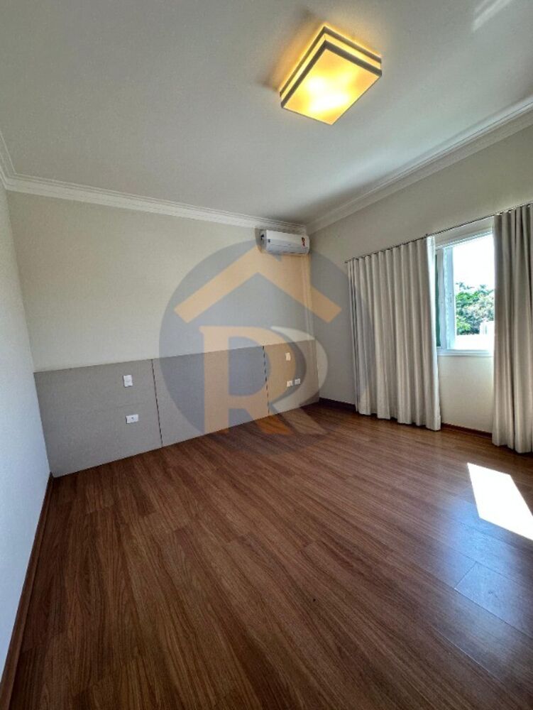 Casa para alugar com 4 quartos, 326m² - Foto 12