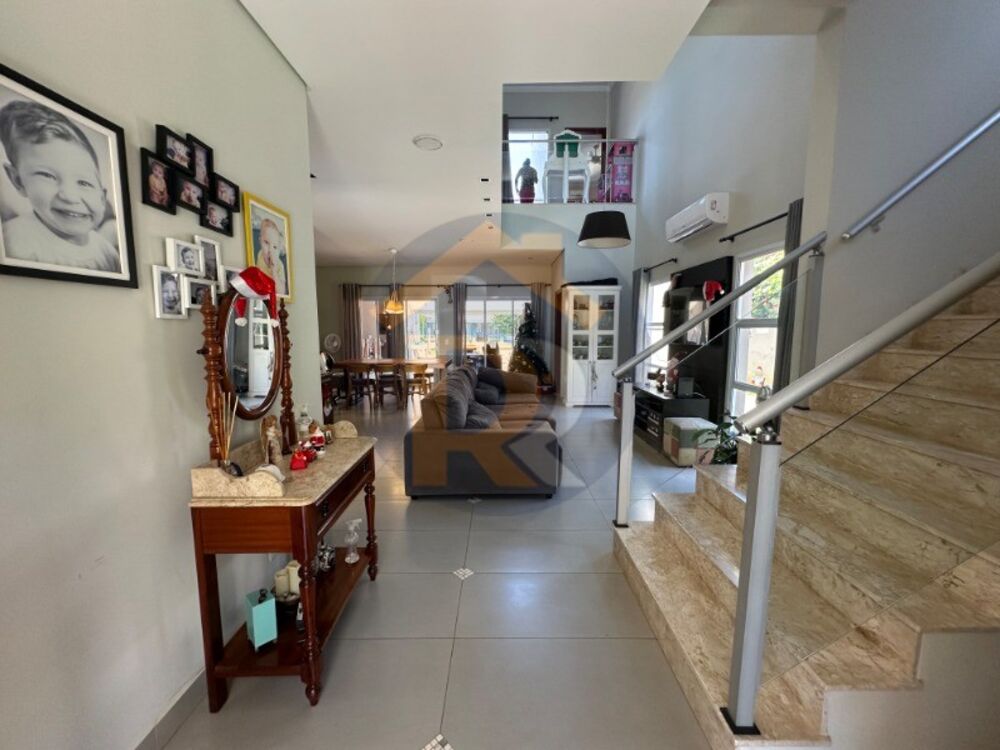 Casa à venda com 6 quartos, 428m² - Foto 1