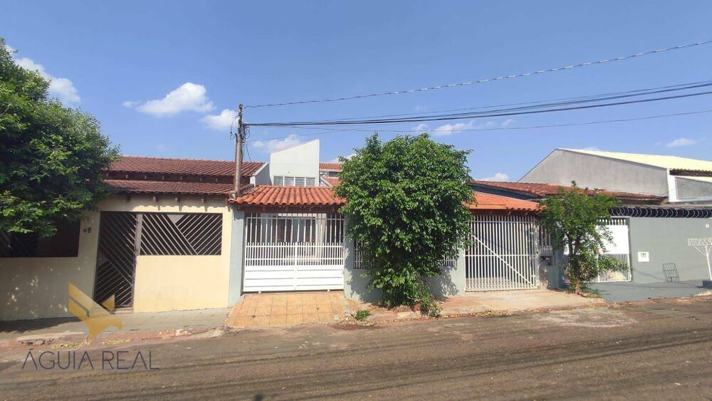 Sobrado à venda com 4 quartos, 220m² - Foto 1