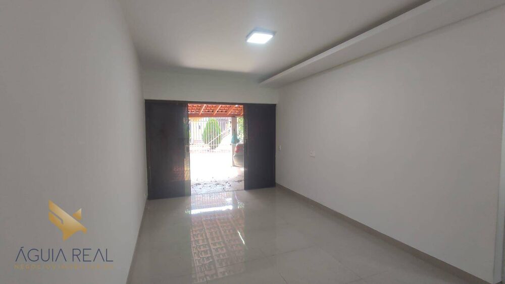 Sobrado à venda com 4 quartos, 220m² - Foto 2