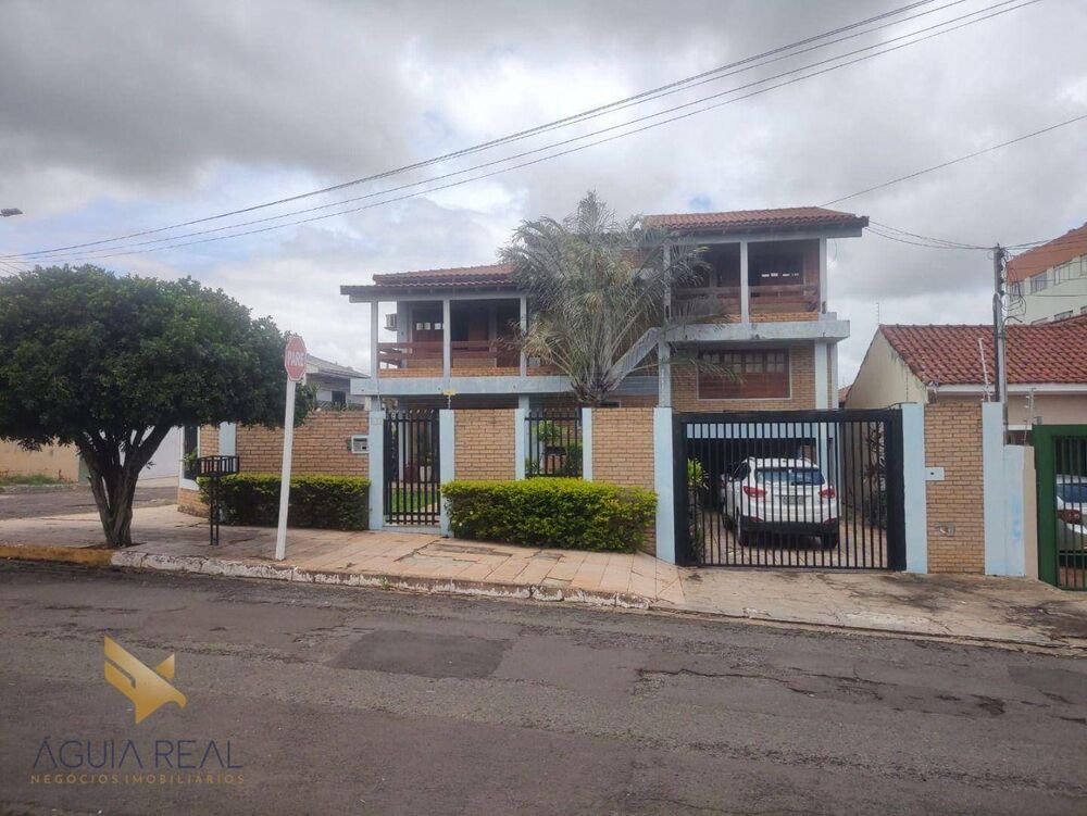 Sobrado, 5 quartos, 390 m² - Foto 1