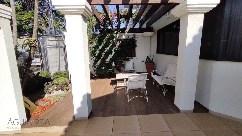 Casa à venda com 3 quartos, 293m² - Foto 3
