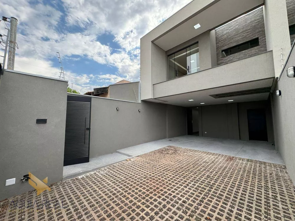 Sobrado à venda com 3 quartos, 150m² - Foto 1