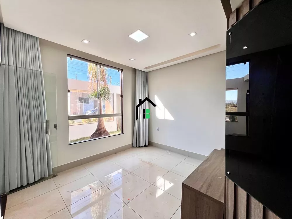 Casa à venda com 3 quartos, 179m² - Foto 1