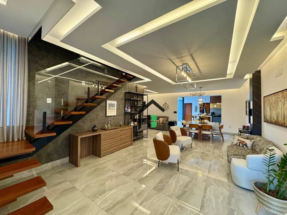 Casa, 4 quartos, 237 m² - Foto 1
