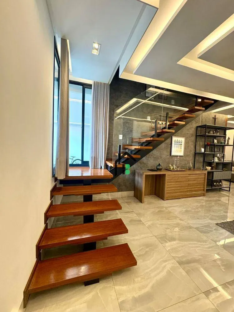 Casa, 4 quartos, 237 m² - Foto 2