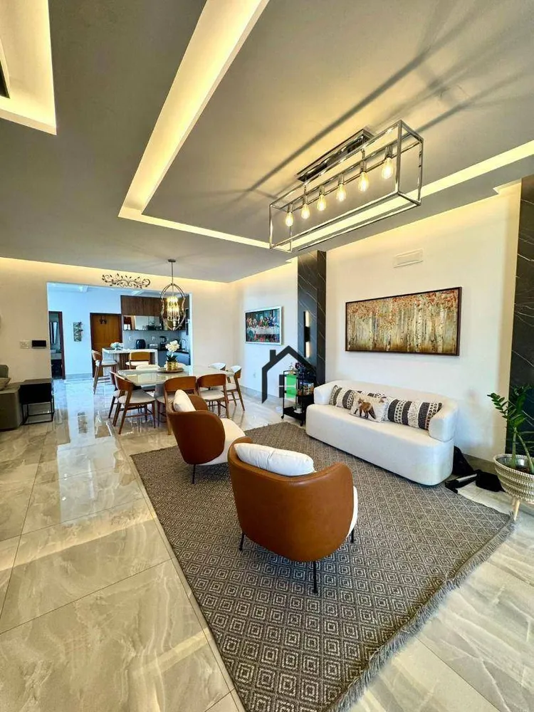 Casa, 4 quartos, 237 m² - Foto 1