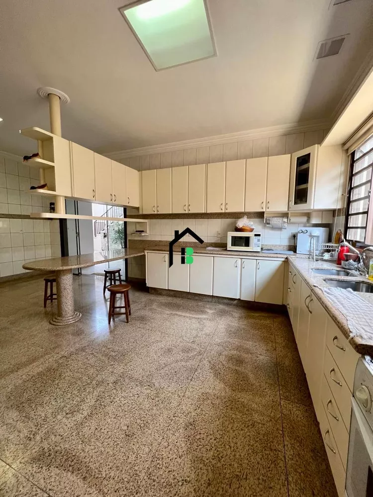 Casa à venda com 5 quartos, 357m² - Foto 7