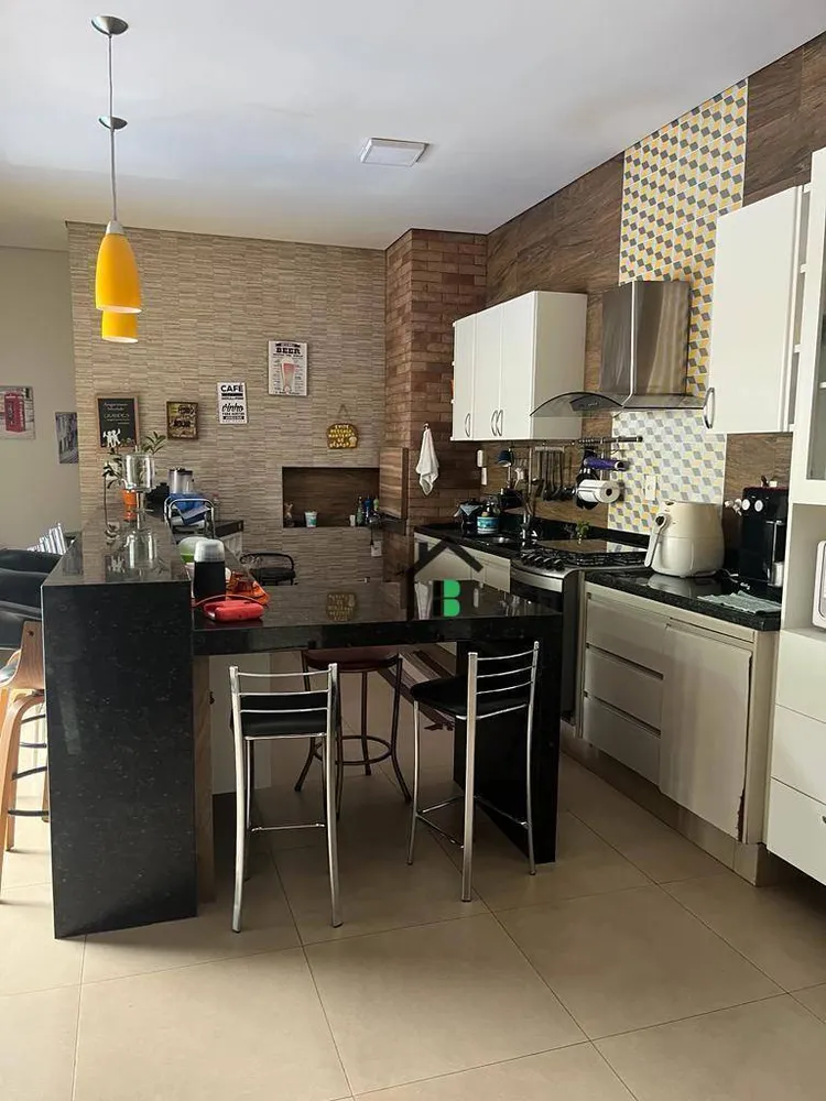 Casa, 4 quartos, 237 m² - Foto 10