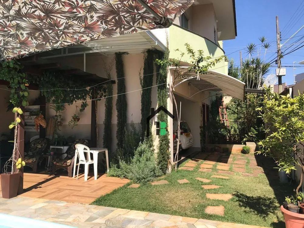 Casa, 4 quartos, 237 m² - Foto 1