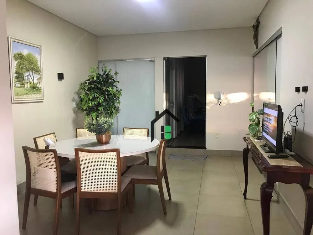 Casa, 4 quartos, 237 m² - Foto 2