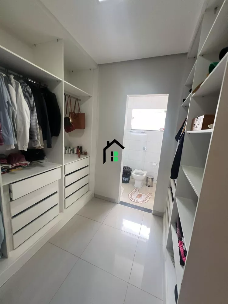 Casa à venda com 3 quartos, 220m² - Foto 13