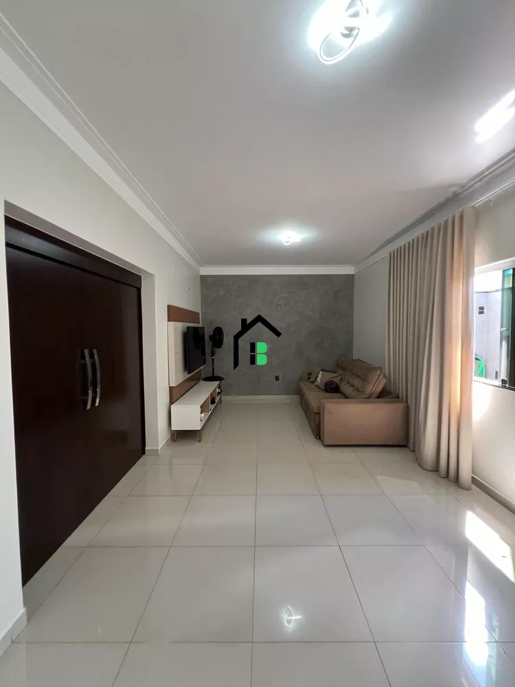 Casa à venda com 3 quartos, 220m² - Foto 2