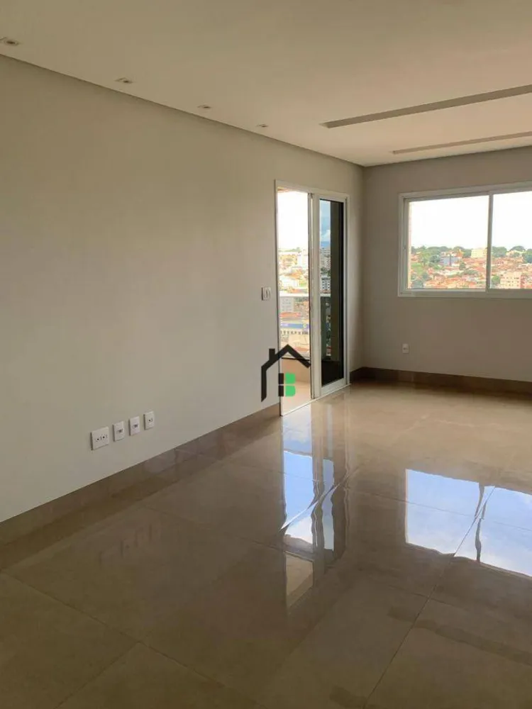 Apartamento, 3 quartos, 140 m² - Foto 1