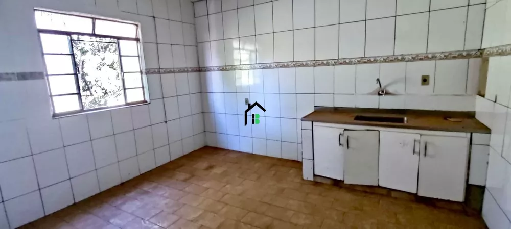 Casa à venda com 4 quartos, 280m² - Foto 3